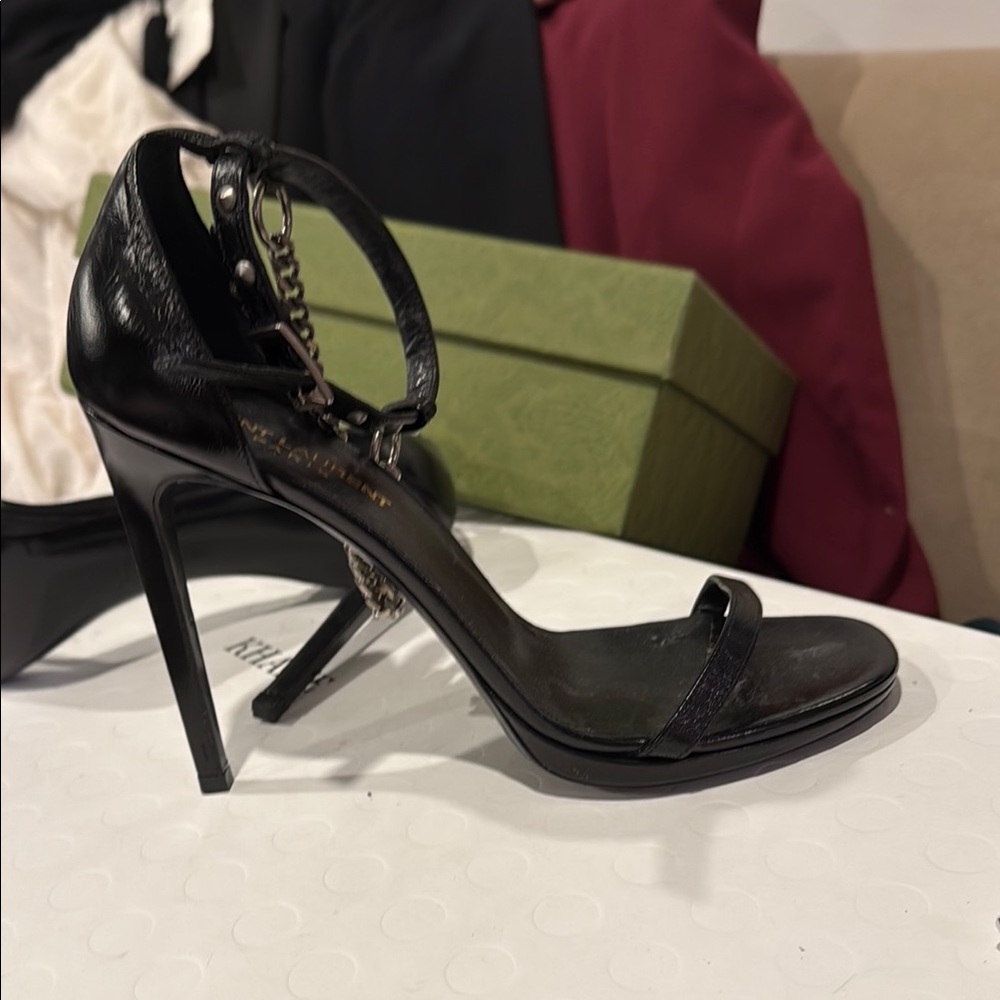 Elegant Black Stiletto Heels - Picture 3 of 8